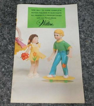 Vintage 1977 Wilton Baking Pamphlet Book People Action Figures In Gum Paste Mold