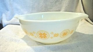 Vintage White 2.  5 Qt.  Pyrex Mixing Bowl