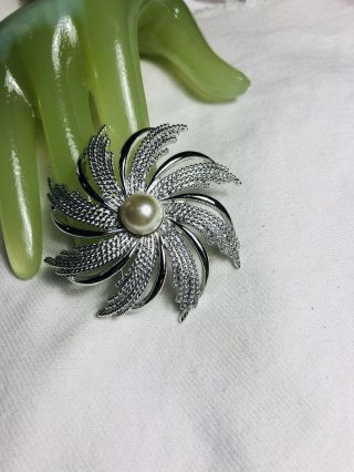 Vintage 2 1/2” Large Silvertone Metal Flower Faux Pearl Center Pin - Zt