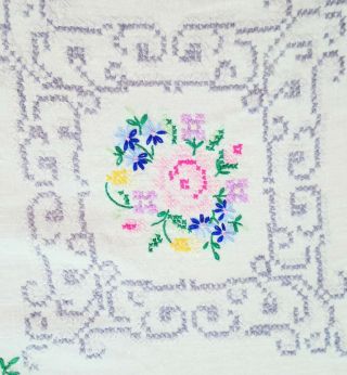 Vintage Hand Embroidered Floral Linen Tablecloth 50 " × 62 " Pink Rose Bouquets