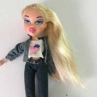 Vintage Cloe Bratz Doll Blond Hair With Accessories