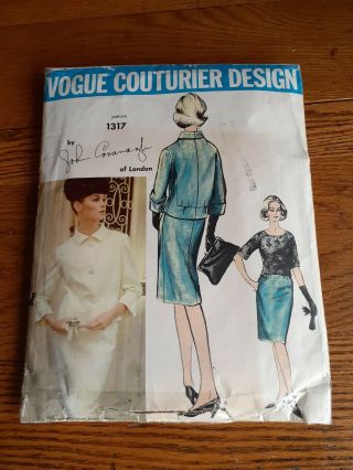 Vintage Vogue Sewing Pattern.  1317 John Cavanagh Size 16 Suit And Blouse.
