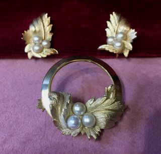 Vintage Sarah Coventrry Set Earrings And Brooch Gold Texured Metal With Pearls