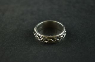 Vintage Sterling Silver Band Ring W Weave Spinning Center - 7.  1g