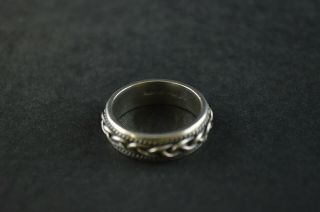 Vintage Sterling Silver Band Ring w Weave Spinning Center - 7.  1g 2