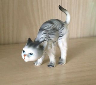 Vintage Gray And White Striped Scaredy - Cat Figurine Kitty Collectible Halloween