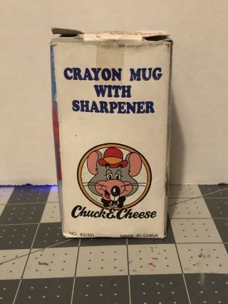 CHUCK E CHEESE ' S VINTAGE,  CRAYON Mug With Sharpener And Crayons Prize 2