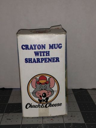 CHUCK E CHEESE ' S VINTAGE,  CRAYON Mug With Sharpener And Crayons Prize 4