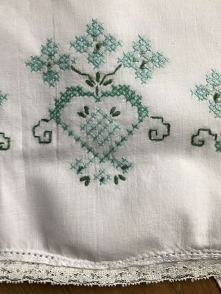 Vintage Embroidered Pillowcases Pair.  29.  5” X 21.  5