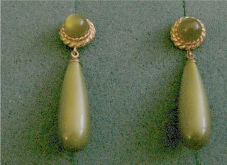 " Golden Avocado " Dangle Clip Earrings - Sarah Coventry Jewelry - Sara Cov - Vtg