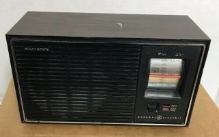 Vintage 1970s General Electric Solid State Am - Fm T2210a Walnut Grain Ge