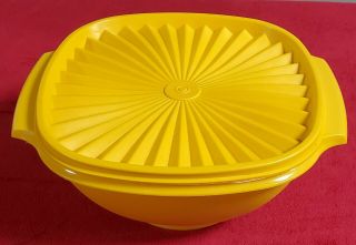 Vintage Tupperware Serving Bowl 836 - 1 Yellow 8 Cup With Lid 837 - 4