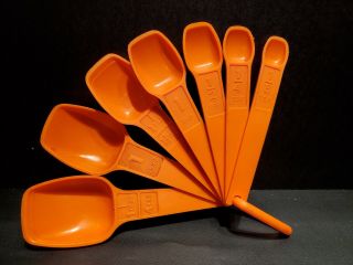 Vintage Tupperware 7 Piece Measuring Spoon Set