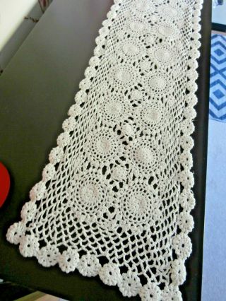 Vintage White Cotton Hand Worked Crochet Lace Table Runner 9 " X 38 " Daisies