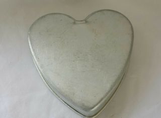 Vintage 1950s Heart Shaped Aluminium Cake Pan 18x19x6cm kitchenalia sponge 2