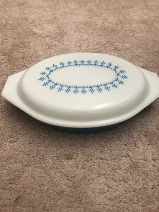 Vintage Pyrex Snowflake Blue Garland 1 Qt.  Oval Casserole Dish White Cover