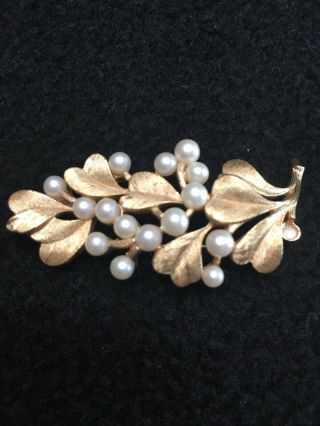Vintage Crown Trifari Brooch Pin Gold Heart Shaped Leaves Faux Pearls