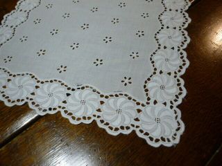 Vintage White Eyelet Lace Embroidered Table RUNNER/Dresser Scarf 33 x 15 