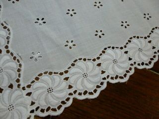 Vintage White Eyelet Lace Embroidered Table RUNNER/Dresser Scarf 33 x 15 
