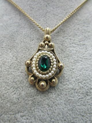 Vintage Avon Emerald Green Rhinestone Gold Tone Necklace Pendant 22 " Chain