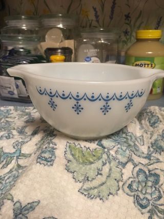 Vintage Pyrex Snowflake Blue Garland 1 1/2 Pint Mixing Bowl 441