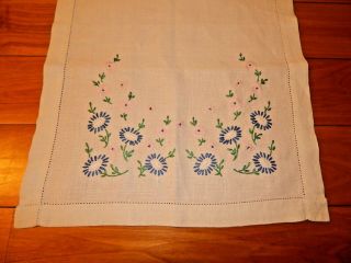 Gorgeous - White Dresser Doily Scarf Runner With Floral Embroidery Vintage (h04)