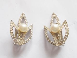 Vintage Signed Marvella Silver Tone Clear Crystal Pearl Bead Clip On Earrings