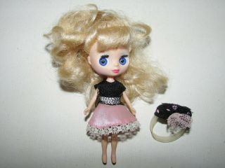2010 Lps Littlest Pet Shop Fabulously Vintage Blythe Doll B3 With Clothes & Hat