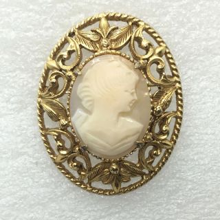 Signed Florenza Vintage Carved Shell Cameo Brooch Pin Gold Plated Jewelry