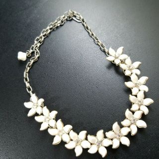 Vintage Silver Tone Mid Century White Lucite Flower Rhinestone Necklace W55