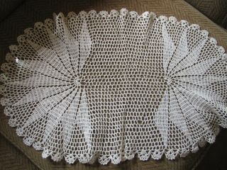 Vintage Crochet Dresser Scarf Doily Table Runner - Starburst Feather Pattern