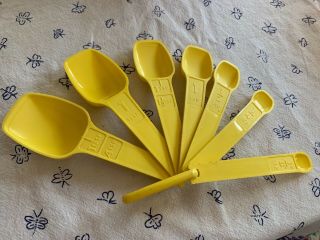 Vtg Tupperware 7 Bright Yellow Nested Measuring Spoons W/ Matching Ring