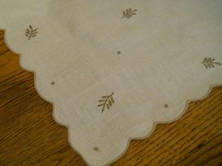 Vtg 5 Piece Set Hnd Embroidered Linen Tablecloth Napkins Tea Bridge Porch