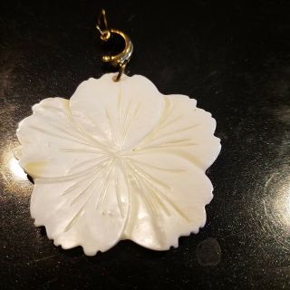 Vintage Pendant Carved Mother Of Pearl Flower White 80s Large