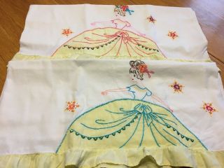 Vtg Pair Hand - Embroidered Southern Belle Standard Pillowcases W/ruffle