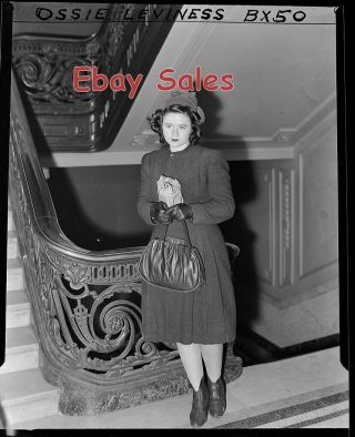 O1 - Vintage Big 4x5 Photo Negative - Pretty Young Woman - York City 1945
