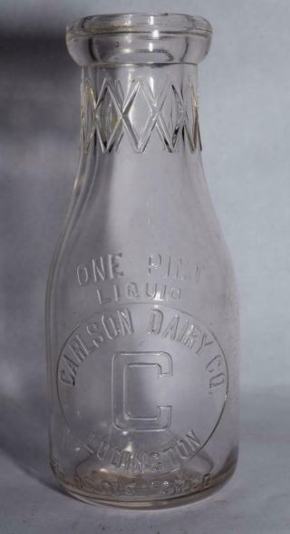 Vtg.  Carlson Dairy Co.  - Ludington,  Mich.  - 1 Pint Embossed Glass Milk Bottle