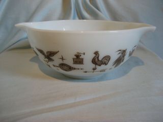 Vintage Pyrex Early American 2.  5 Quart Cinderella Mixing Bowl - 443 White/brown