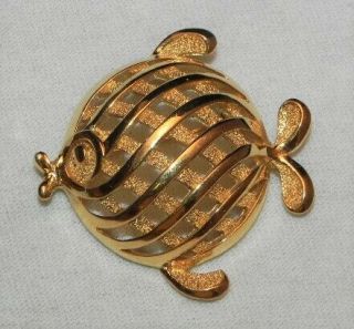 Vintage Crown Trifari Gold Tone Tropical Fish Pin Open Weave Figural Brooch