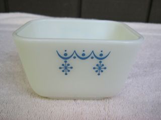 Vintage Pyrex Snowflake Garland Refrigerator Dish 501