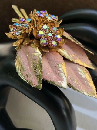 Stunning Vtg Pink Enamal Leaf Pink AB Rhinestone Flower Gold Etched Brooch Pin 2