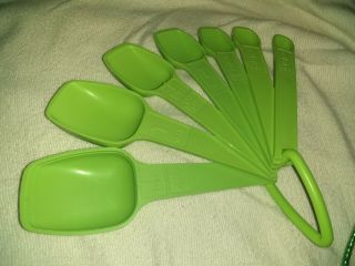 Vintage Collectible Tupperware Apple Green Measuring Spoons Set Of 7