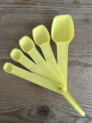 Vintage Tupperware 6 Piece Yellow Measuring Spoons With Ring.  Gently