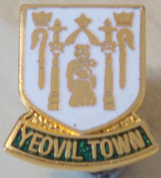 Yeovil Town Fc Vintage Club Crest Type Badge Brooch Pin In Gilt 18mm X 20mm