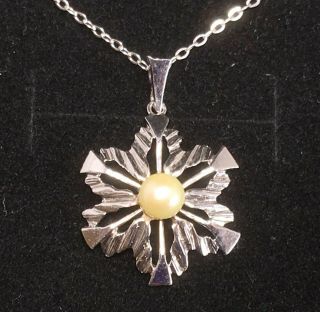 Vintage Sterling Silver 925 Snowflake Pendant With Pearl Centre & Necklace Chain