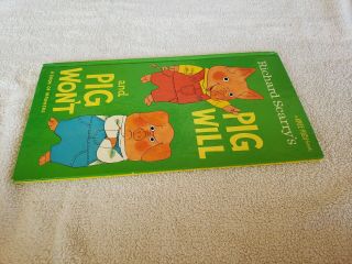 Vintage 1984 Pig Will and Pig Won ' t Knee High Book by Richard Scarry - Manners 4