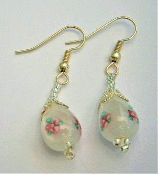 J57:) Vintage White And Pink Flower Murano Glass Bead Drop Hook Earrings