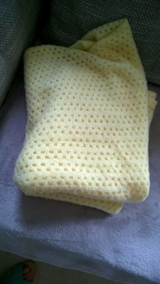Vintage Cellular Baby Blanket Baby Cot Cover - Lemon Yellow 2