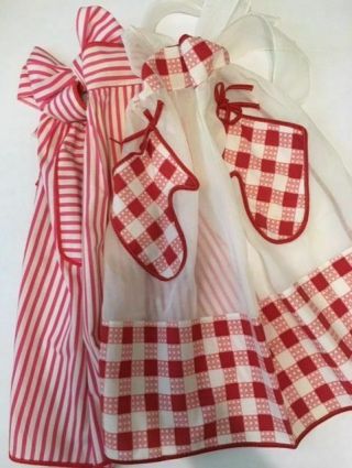 2 Vintage Pre - Owned Ladies Kitchen Aprons With Pockets In Red & White Cotton
