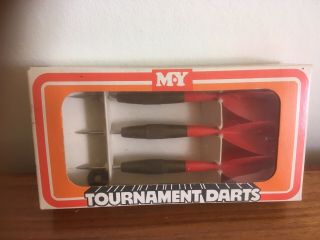 1970’s Retro M.  Y Tournament Darts - - Red Flights Vintage Sport 2